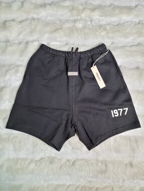 Fear of God Essentials 1977 Relax Shorts Iron Black Men X-Large NEW